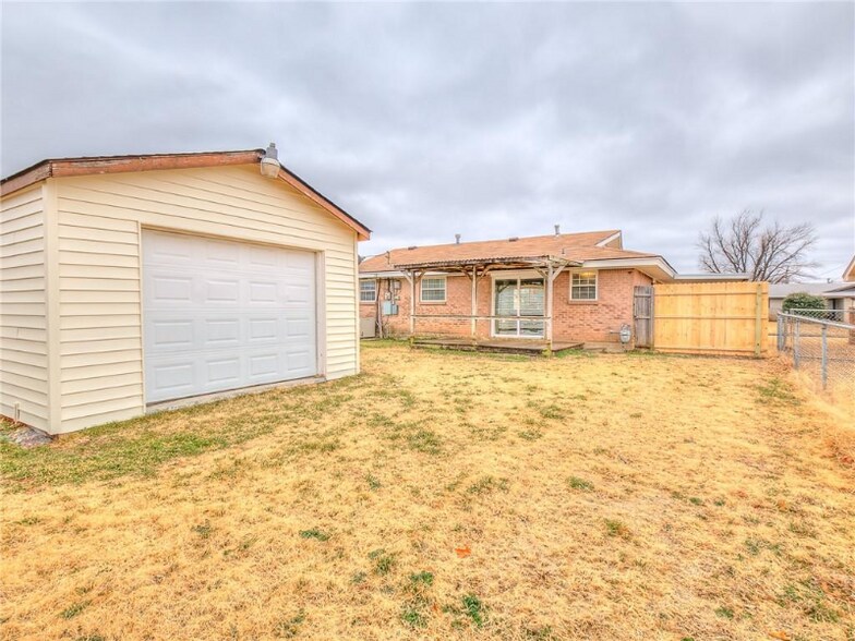 Building Photo - 2717 SW 80th St