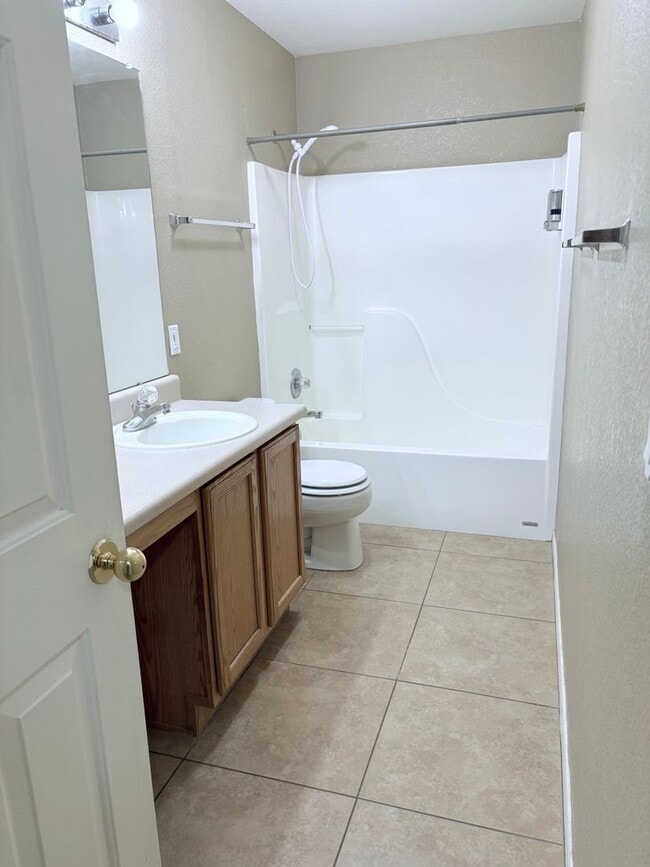 Building Photo - 3 bed/2 bath w/ large backyard in Rita Ran...