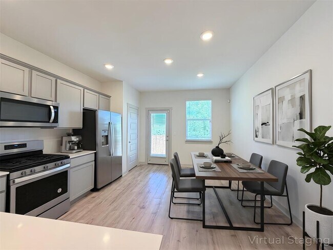 Building Photo - 2000 Daleside Ln