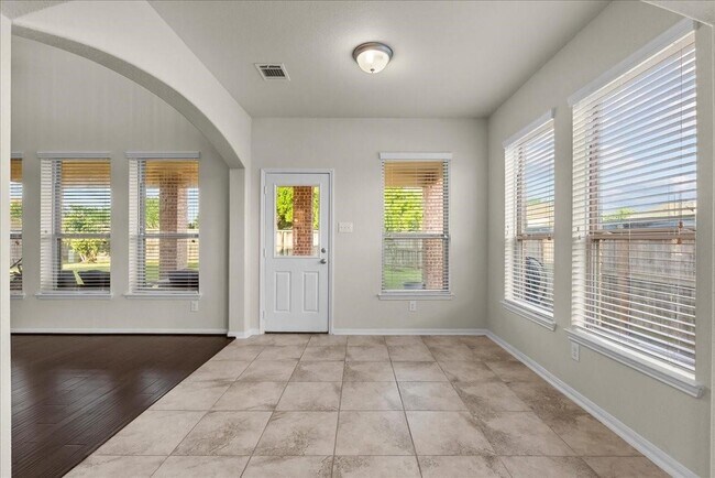 Building Photo - 2246 Oakleaf Trail Ln