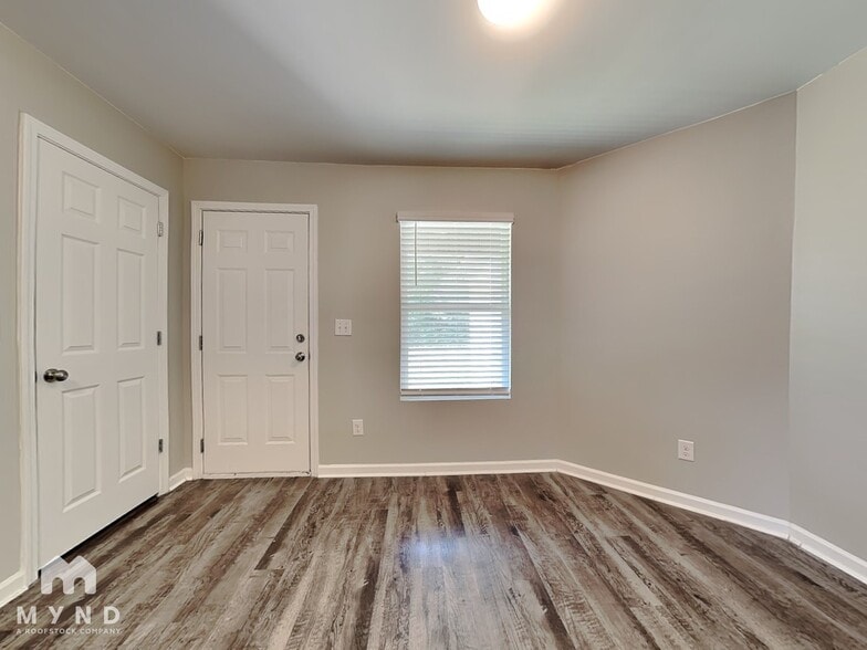 Building Photo - 816 The Heights Ln