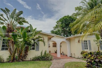 Building Photo - 2401 SW 58th Manor