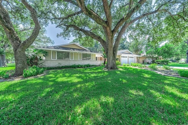 Building Photo - 1616 Redway Ln