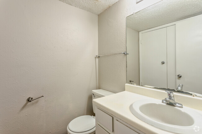 3BR, 2.5BA - 1511 SF TH - Half Bath - Lubbock Square