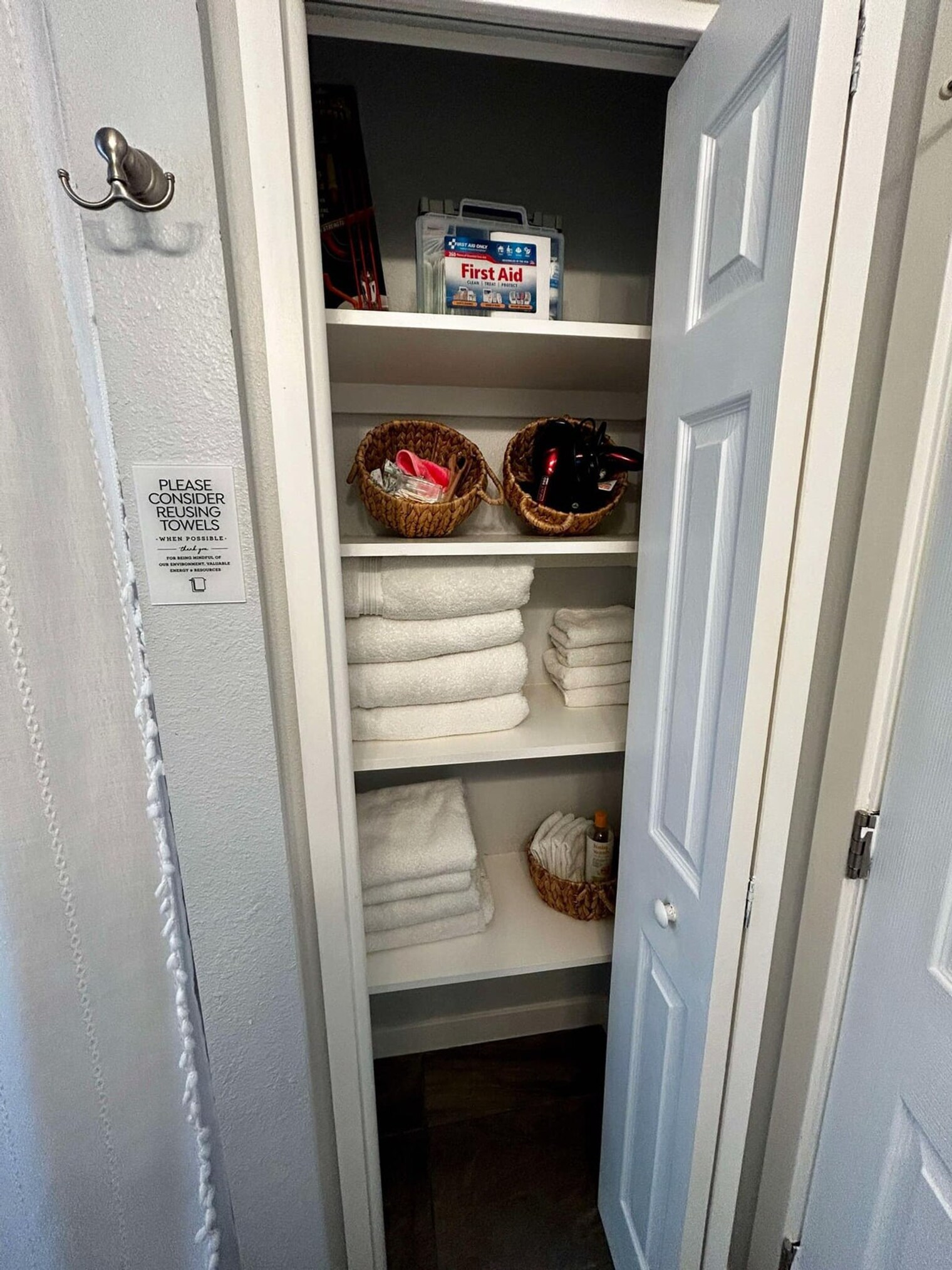 Building Photo - 1123 Prosser Ave