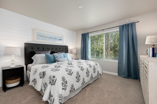 Building Photo - 4 Bedroom with Greenspace Privacy!