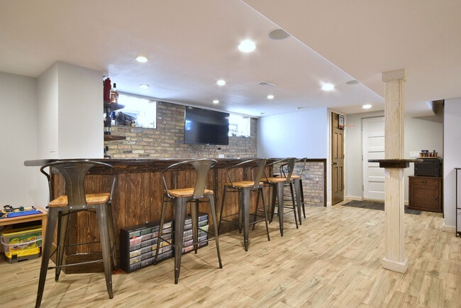 Building Photo - 7309 N Ottawa Ave