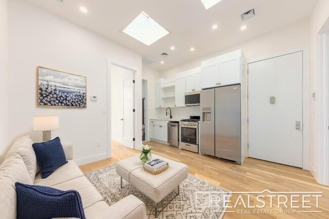 Building Photo - 24 Marconi Pl
