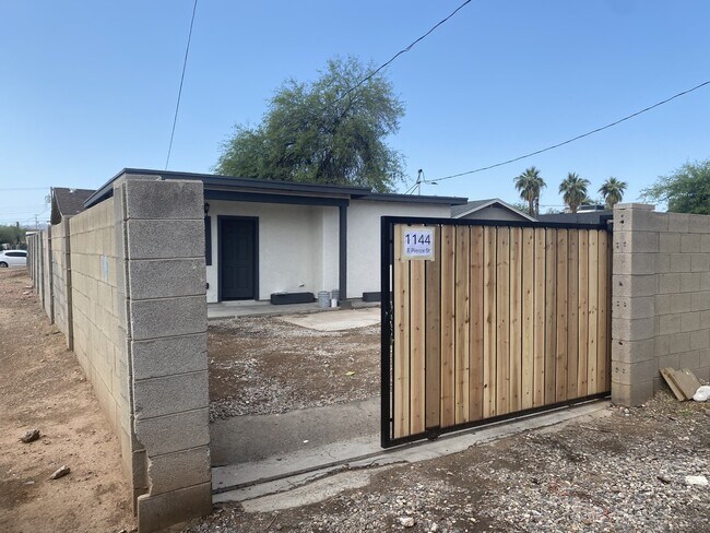 Building Photo - 1142 E Pierce St
