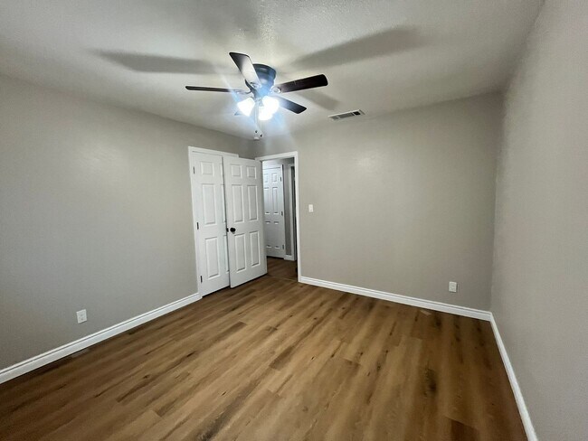 Building Photo - 840 S F St