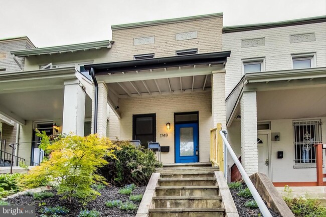 Building Photo - 1749 L St NE