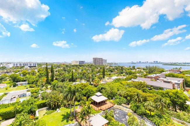 Building Photo - 1000 NE Quayside Terrace