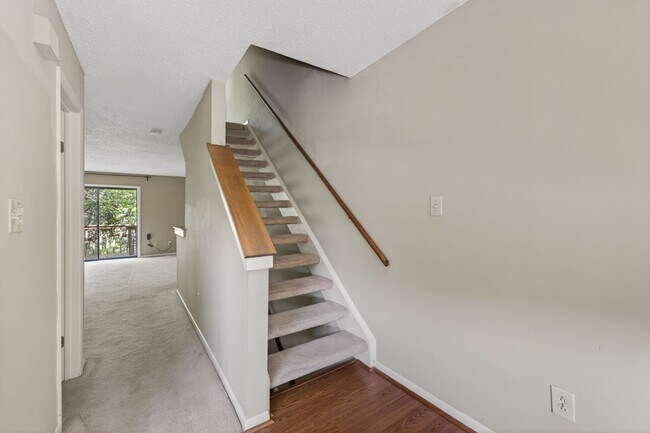 Building Photo - Fabulous Chesapeake Bay Location - Steps to Beach!