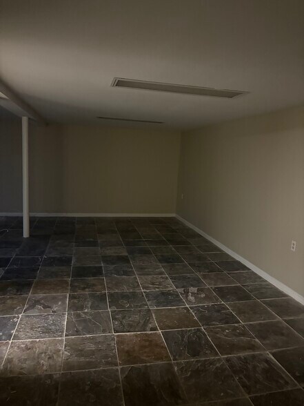 Building Photo - 4002 Massie Ave