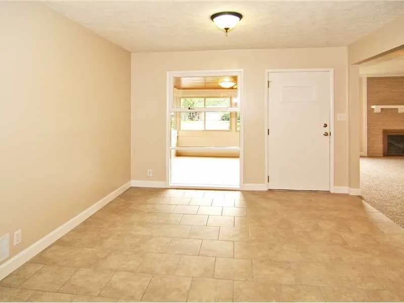 Building Photo - 10118 Holaday Dr