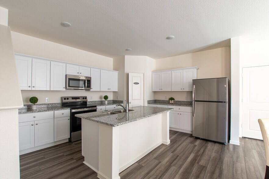 Building Photo - 14141 Emeric St