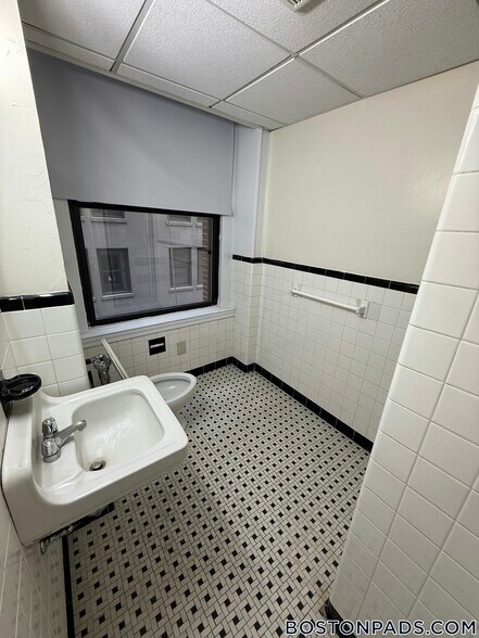 Building Photo - 62 Boylston St