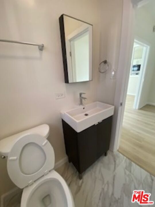 Building Photo - 814 S Hobart Blvd