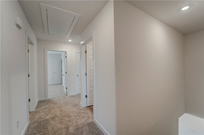 Building Photo - 139 S Maroon Ave