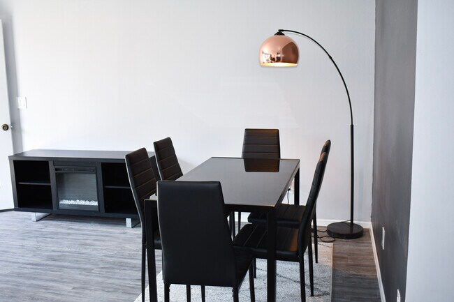 Building Photo - Tam Apartments