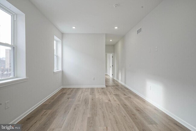 Building Photo - 952 N Marshall St