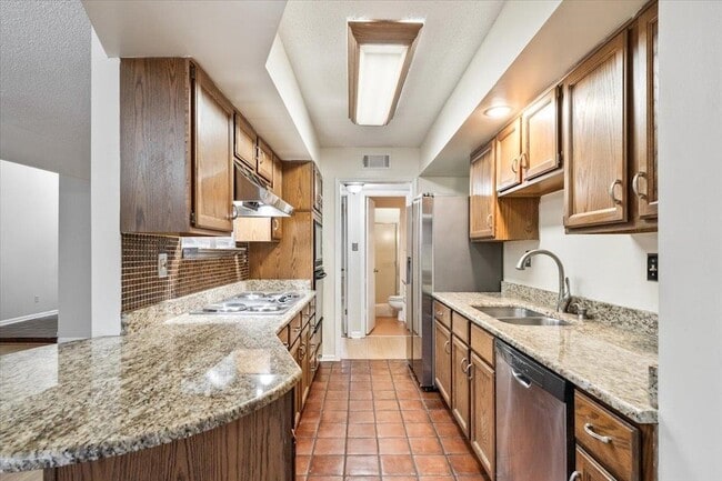 Building Photo - 9281 Fletcher Trace Pkwy