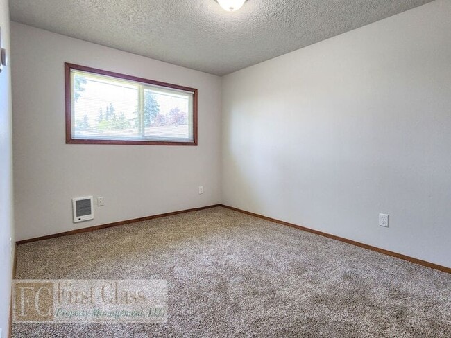 Building Photo - 1117 NE 181st Ave