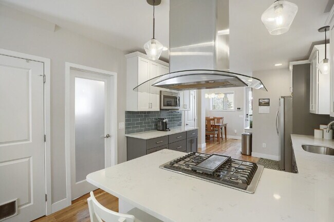 Building Photo - Charming Home in the Baker Neighborhood!