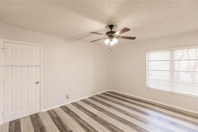 Building Photo - 4152 Inverrary Dr