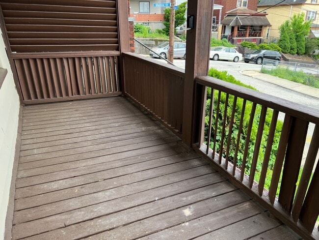 Building Photo - Charming and Updated 3BR Home For Rent in Pittsburgh's Elliot Neighborhood