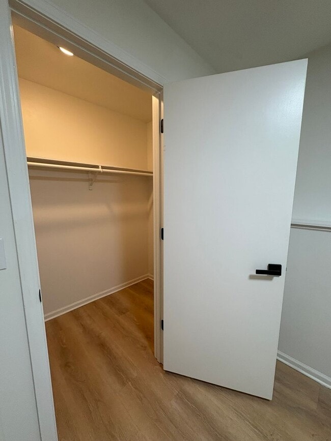 Building Photo - Delightful 2 Bedroom Bungalow Home-317 Woods