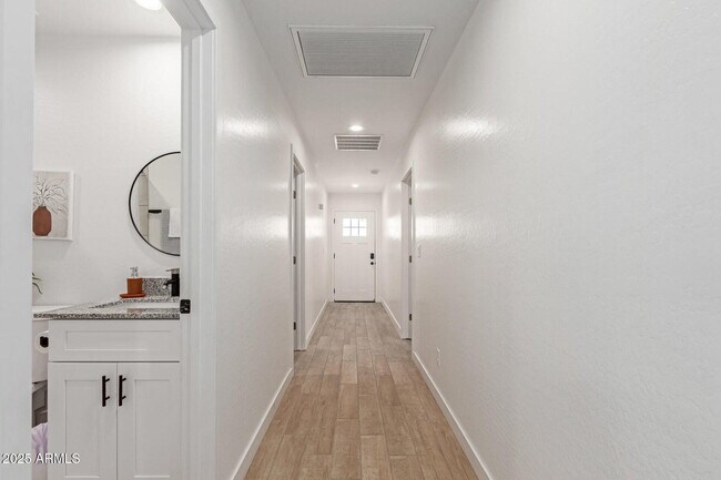 Building Photo - 341 S Mountain Rd