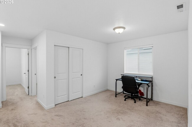 Building Photo - Stunning 3 Bedroom with Bonus Room | Solar Panels, Stainless Steel Appliances & Fenced Backyard