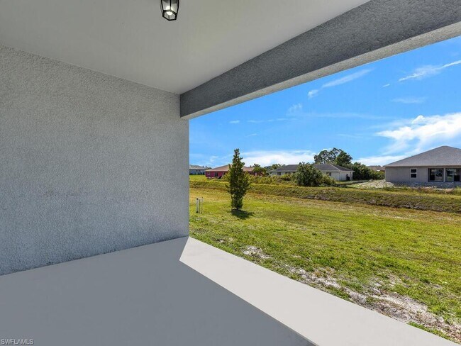 Building Photo - 716 Harry Ave S