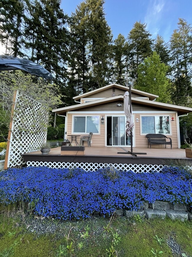 Building Photo - 111 E Driftwood Circle East