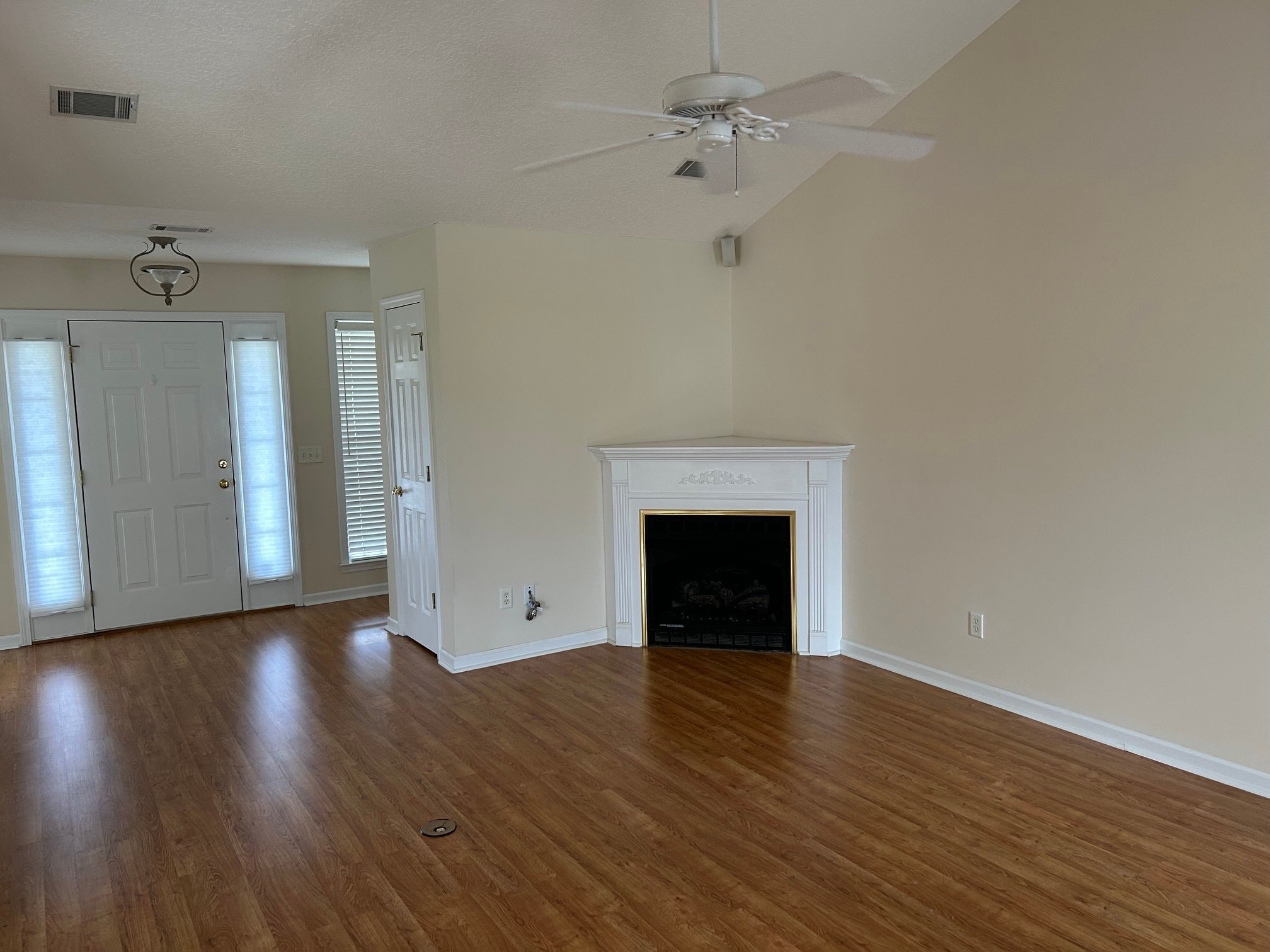 Building Photo - 3809 Doe Ln