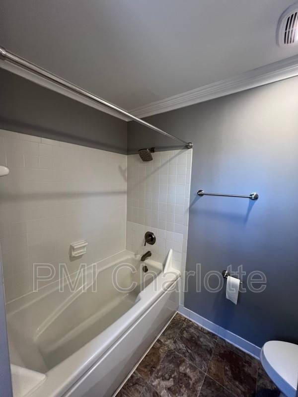 Building Photo - 9225 Ravenwing Dr