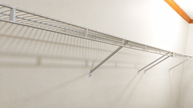 Building Photo - 296 Wintergreen Dr