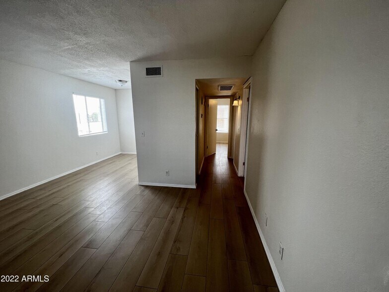 Building Photo - 6641 W Ocotillo Rd