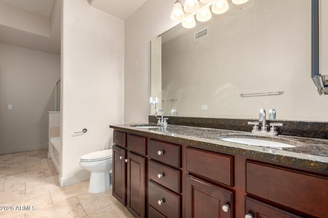 Building Photo - 945 E Playa Del Norte Dr