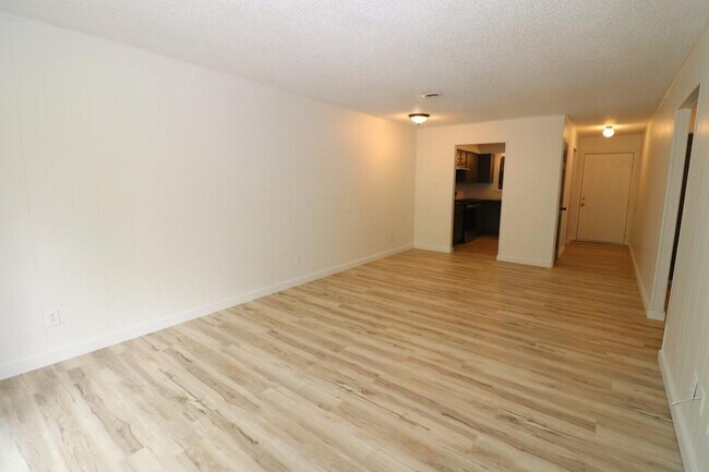 Building Photo - 1221 S Park Ave