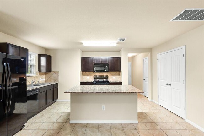 Building Photo - 609 Topaz Ln