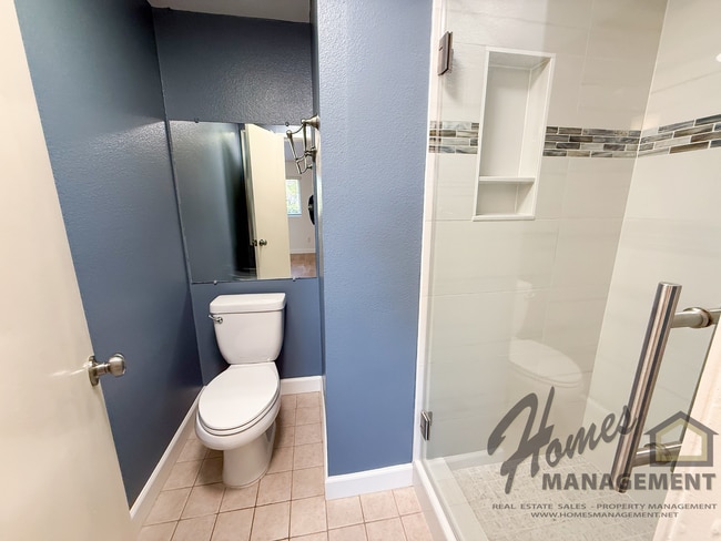 Building Photo - Homes Management - 3 bed, 2 bath home off Oak Hill