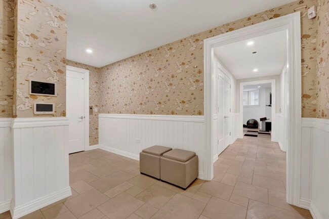 Building Photo - 103 W Chestnut St