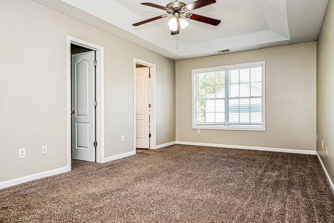 Building Photo - 5792 Castlebrook Dr