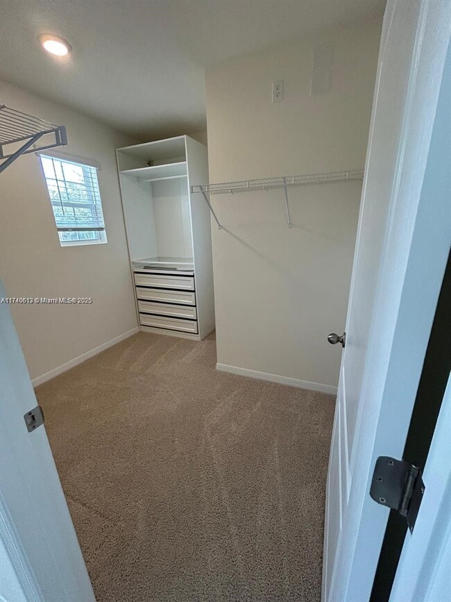 Building Photo - 3464 Sandalwood Dr