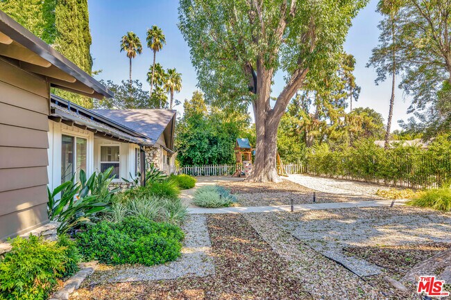 Building Photo - 19841 Henshaw St