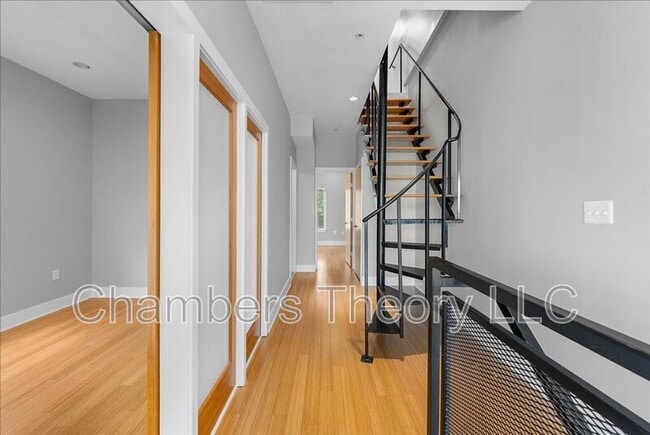 Building Photo - 471 Luray Pl NW