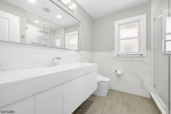 Building Photo - 475 Cedar Ln