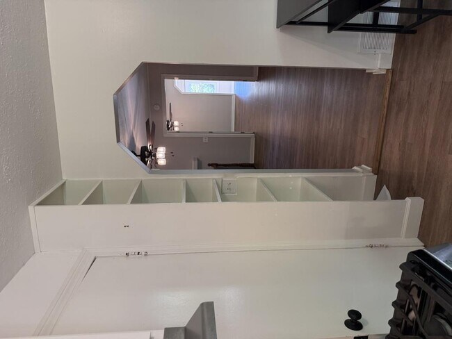 Building Photo - 2901 Lindsay Ave